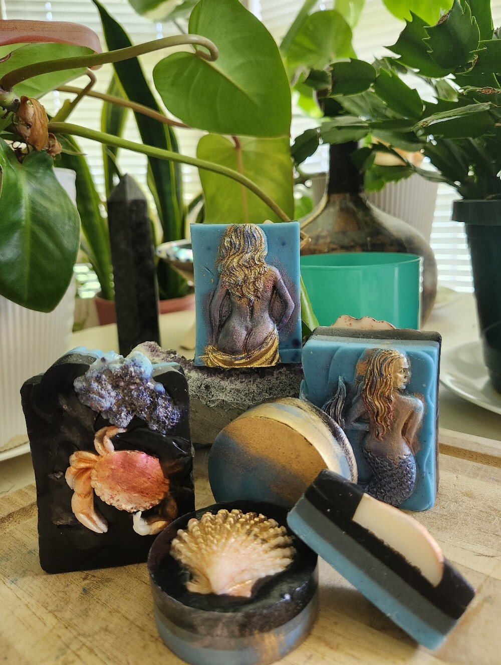 🥳Free Gift W/ Purchase 2.2 Oz Round Luxury Handcrafted Soap, Apple Agave Scent - Picture 2 of 10